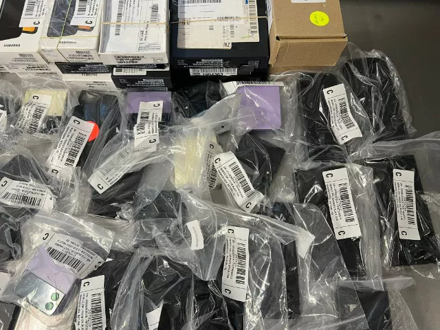 samsung-handys-smartphones--laptops-48-stueck--c-ware--2023-modelle--samsung-s23-z-fold-1705351608991253013 Samsung Handys, Smartphones & Laptops 48 Stück | C Ware | 2026 Modelle | Samsung S23, Z Fold 4, Z Flip 5, Galaxy Book 3 360, 48 Stück – Bild 1
